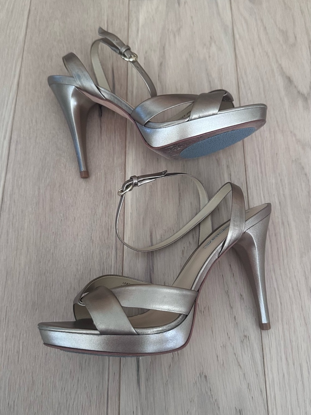 Perfect shade of gold open toe heels 7/7.5